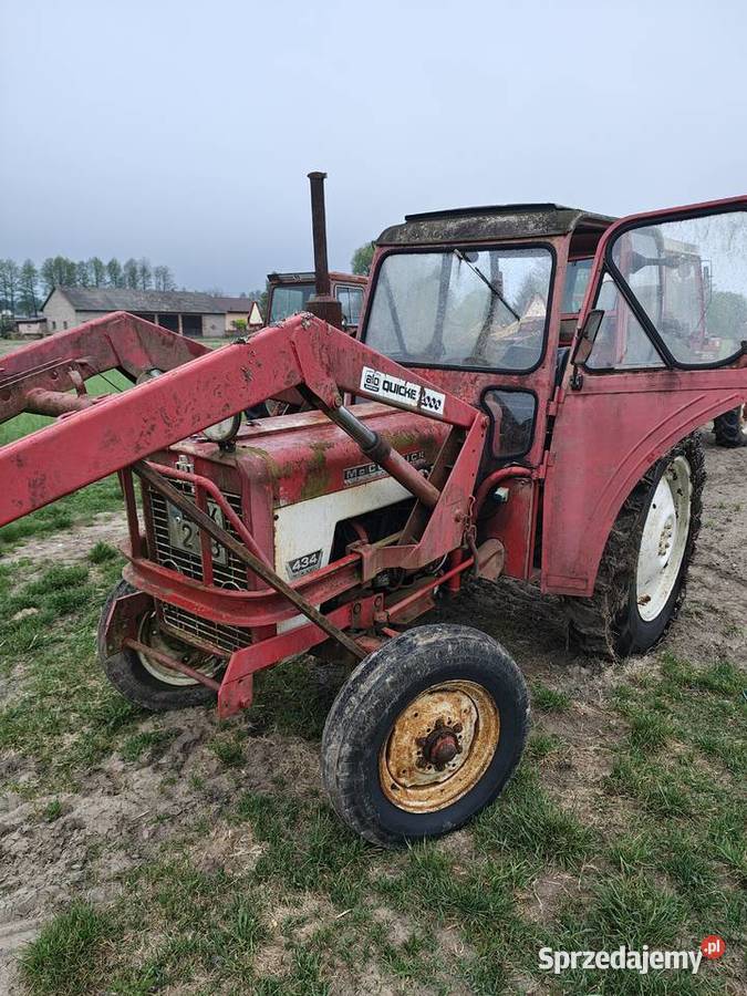 International 434 z ładowaczem Case IH