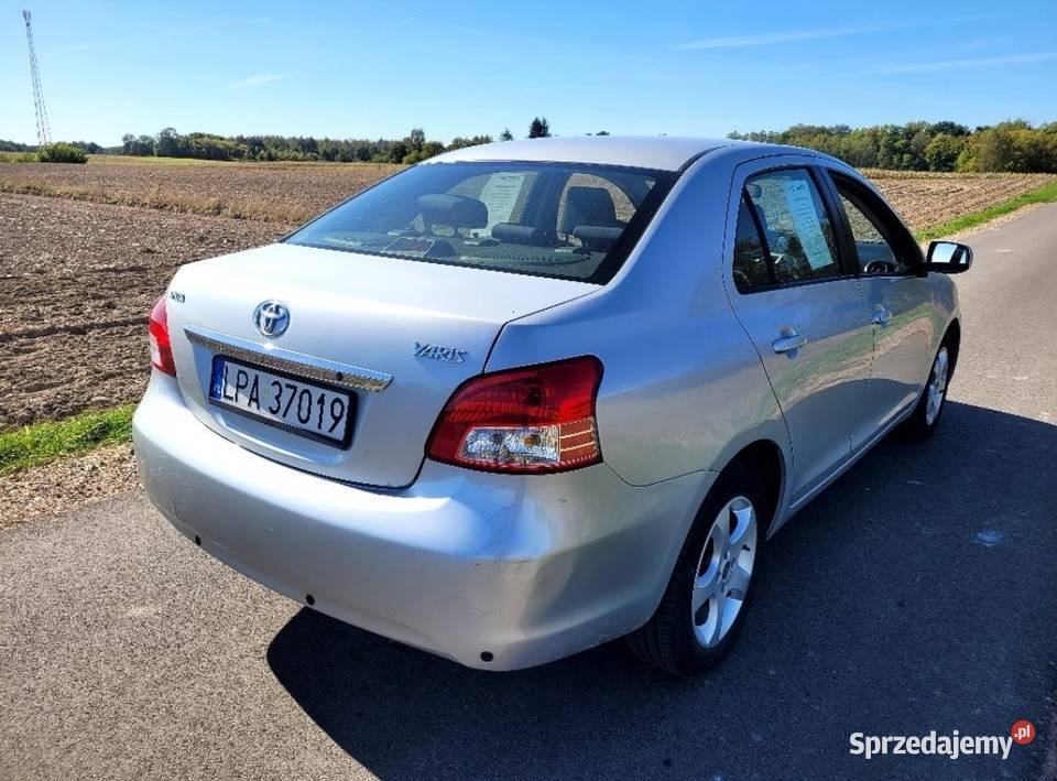Toyota Yaris 2 sedan 15 benzyna automat Siemień