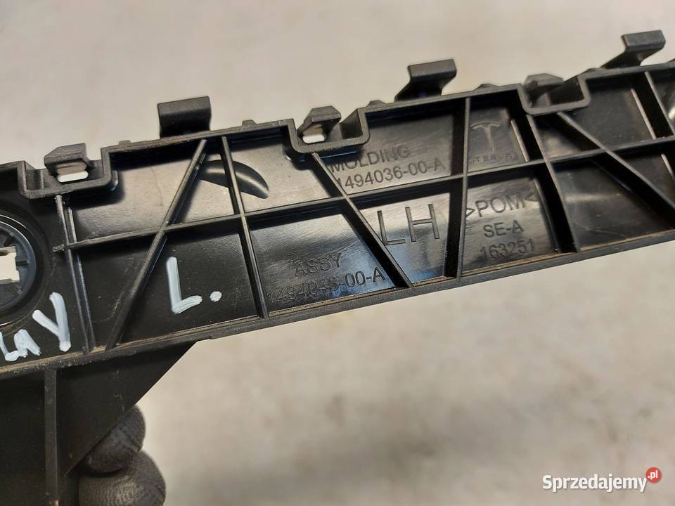 TESLA MODEL Y 2022r MOCOWANIE ZDERZAKA LEWE osobowe