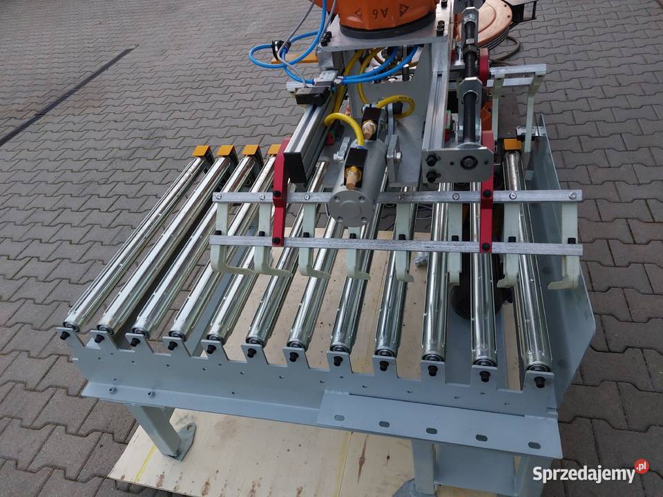 Zrobotyzowana paletyzacja worków kartonów KUKA