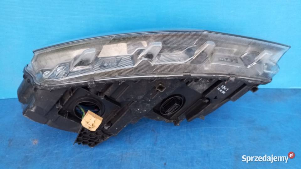 LAMPA PRAWY PRZÓD EUROPA XENON SKODA OCTAVIA III