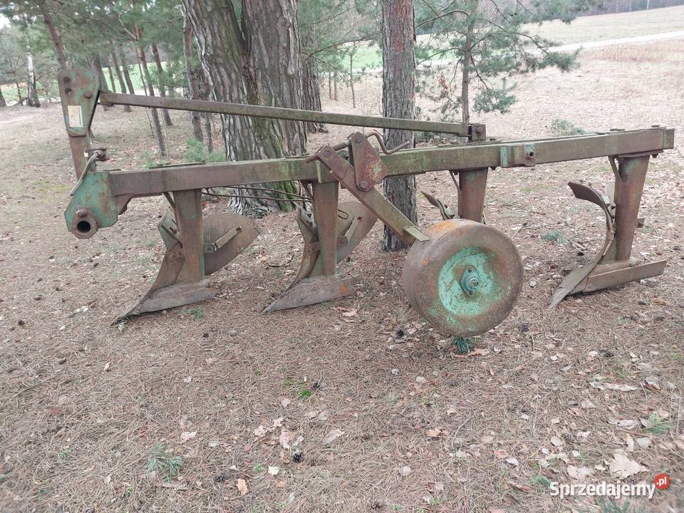 PŁUGI 4 skibowe na wysokiej słupicyduże lubelskie Ryki