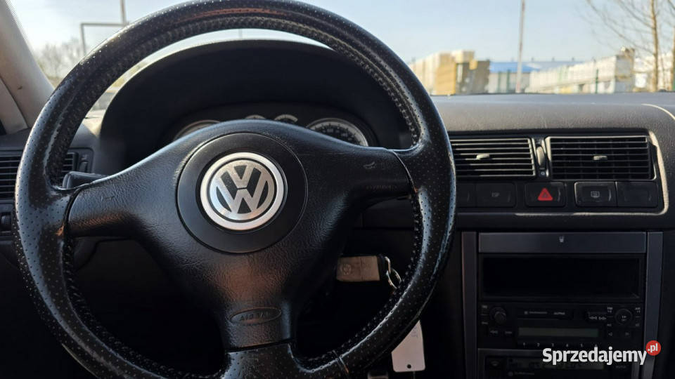 Volkswagen Golf climatronic 14 benzyna IV srebrny Lębork