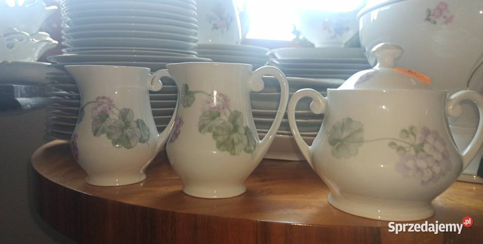 Mlecznik Ct Altwasser Liliowe hortensje na biał Porcelana i szkło sprzedam