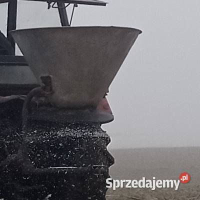 Rozsiewacz nawozów lej kujawsko-pomorskie Bierzgłowo