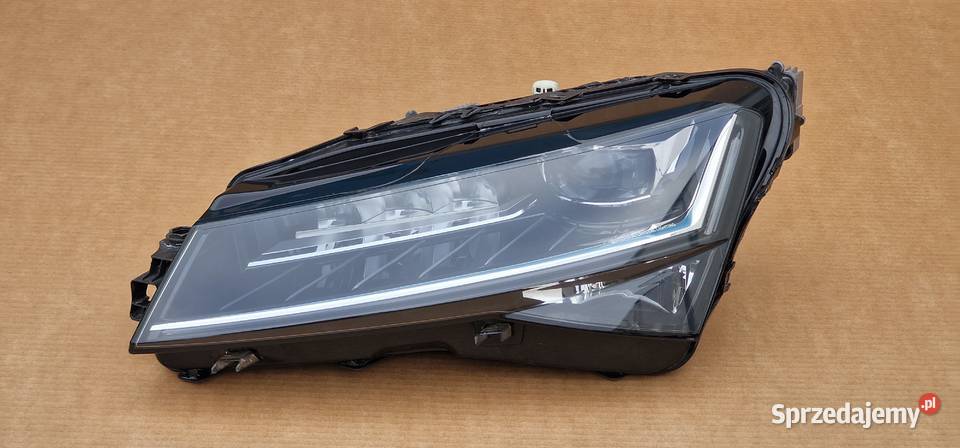 SKODA SUPERB III LIFT 3V1 REFLEKTOR LEWY FULL Kargowa