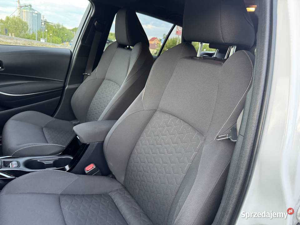 Toyota Corolla 18 Hybrid Active Niski przebieg 121000km