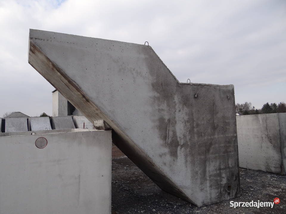 Schody betonowe głębokie do piwnicy z płaskim Wierzbica
