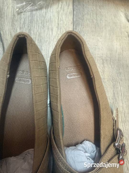 40 Asos Design Beżowe baleriny z zapięciem z Balerinki Kraków