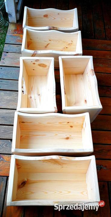 Donica drewniana z motywem serca kwietnik Radków