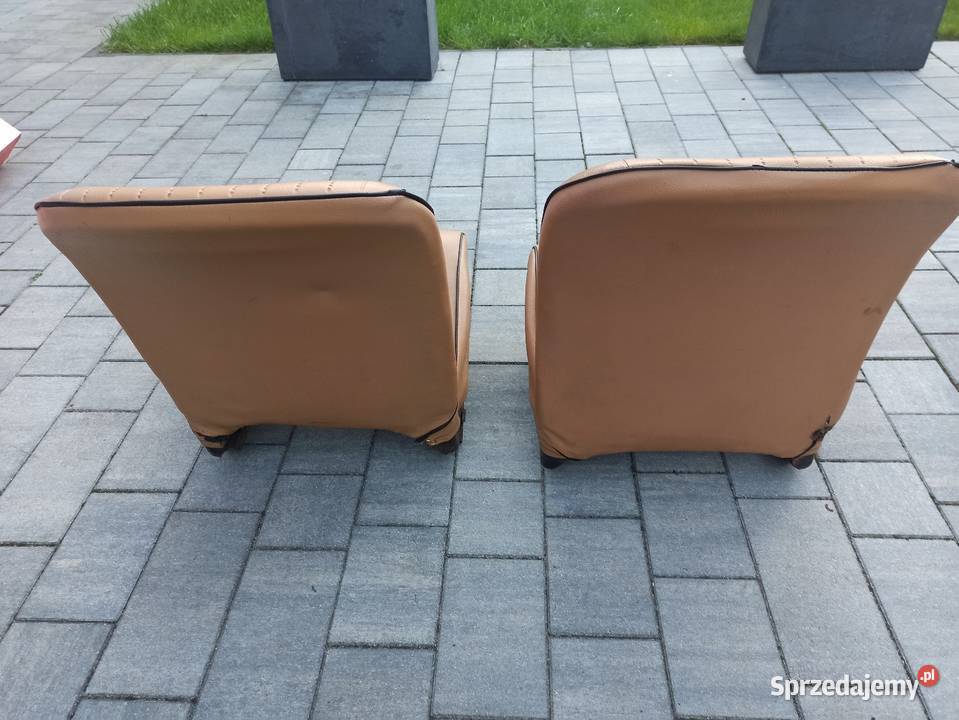 Kremowe wnętrze fotele kanapa boczki Fiat 126p Poznań