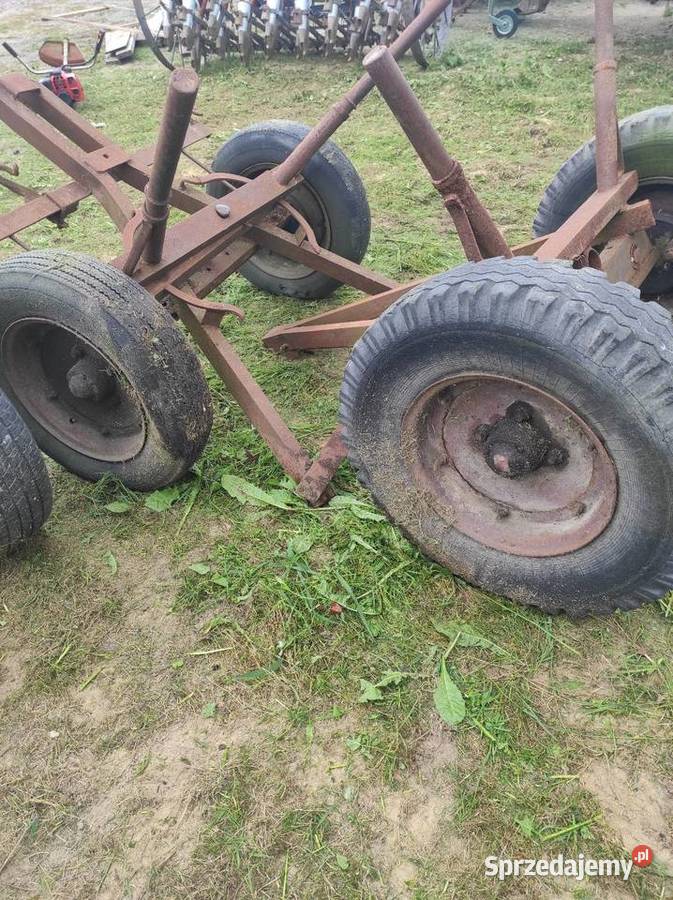 Wozy metalowe ciągnikowe Wielkie Oczy