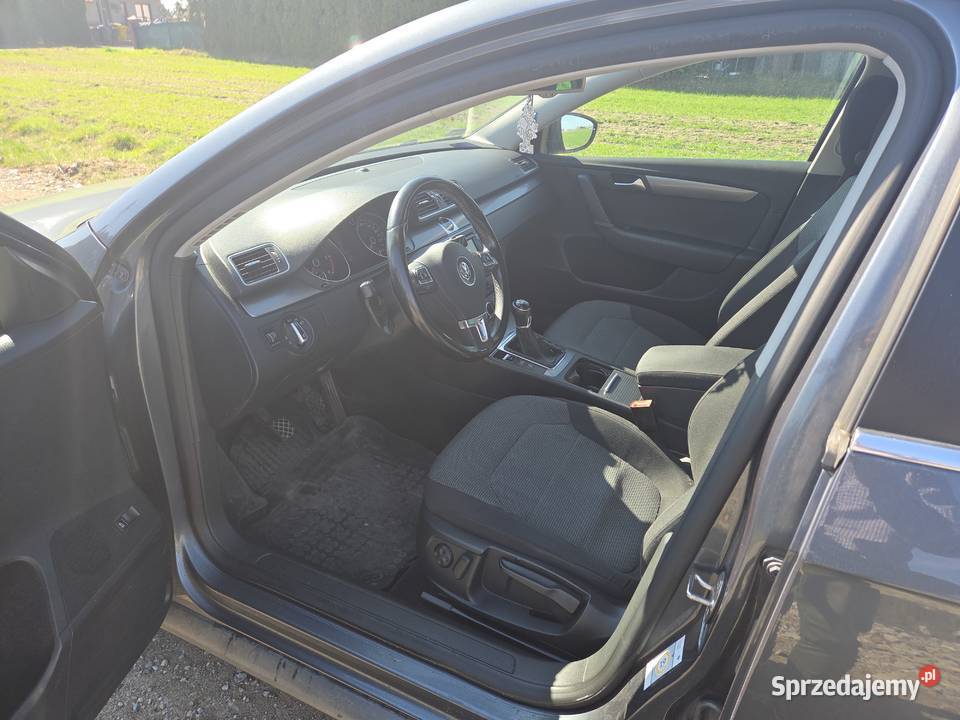 VW Passat B7 Highline 16TDI 105 Navi podgrzewane manualna Nysa sprzedam