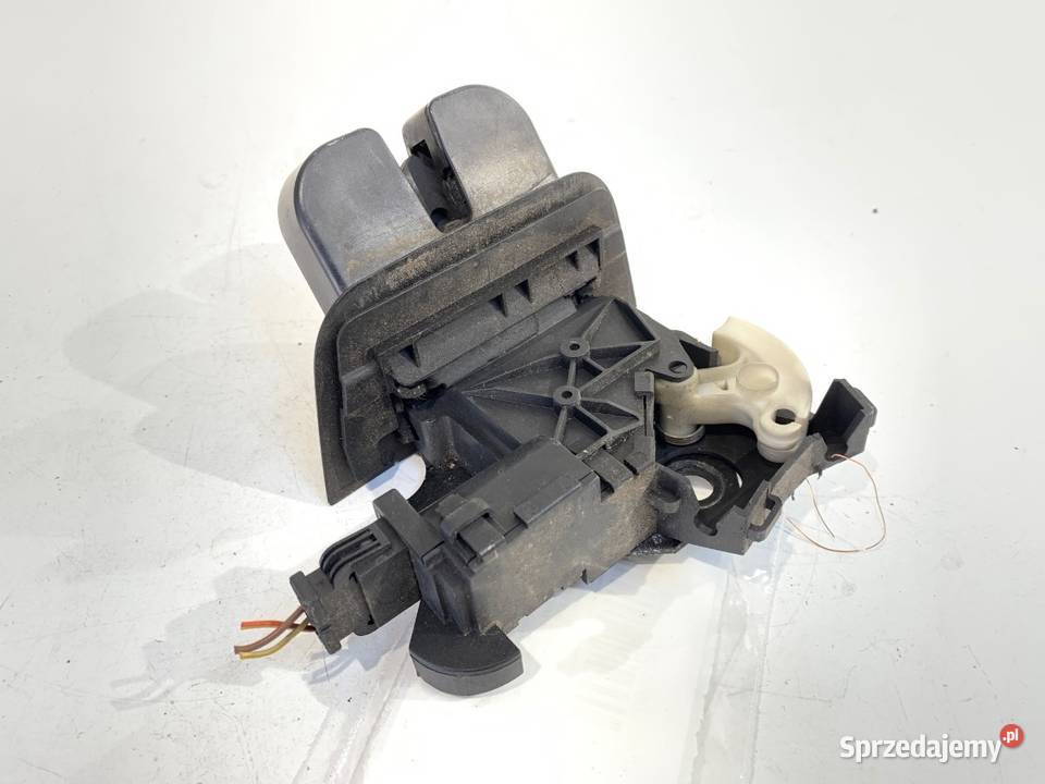 ZAMEK KLAPY TYŁ AUDI A4 B7 Kombi 8P4827505C 0408