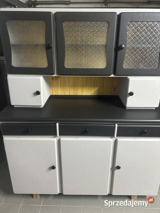 Odnowiony kredens Tyczyn