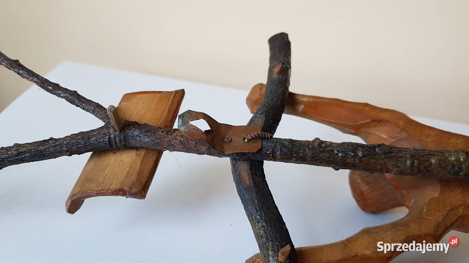 Stara drewniana rzeźba Jezus na krzyżu Dąbrowa Górnicza