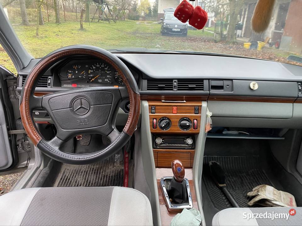 Mercedes 124 uszkodzony