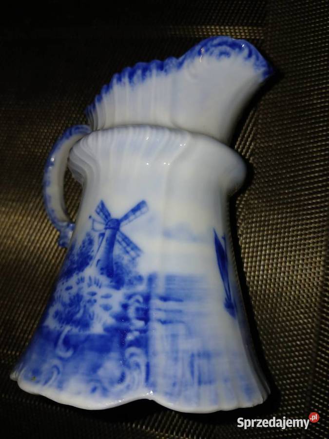 Stary porcelanowy dzbanek