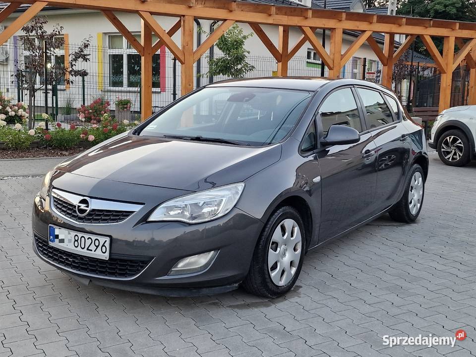 Opel Astra J Cosmo 16 Benz 115 Navi Klimatyzacja elektrochrom. lusterka boczne sprzedam