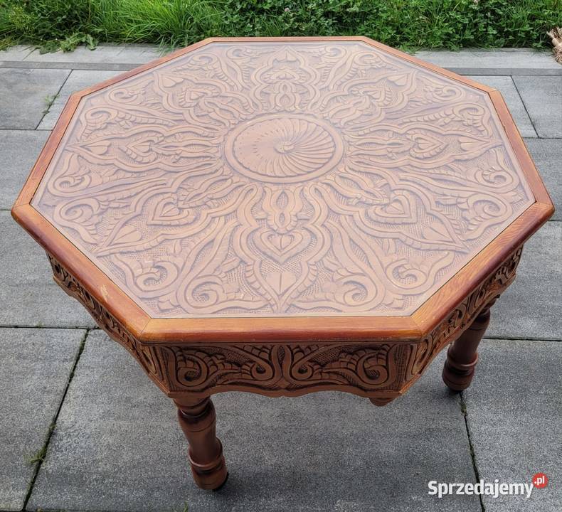RZEŹBIONY STOLIK KAWOWY Nysa