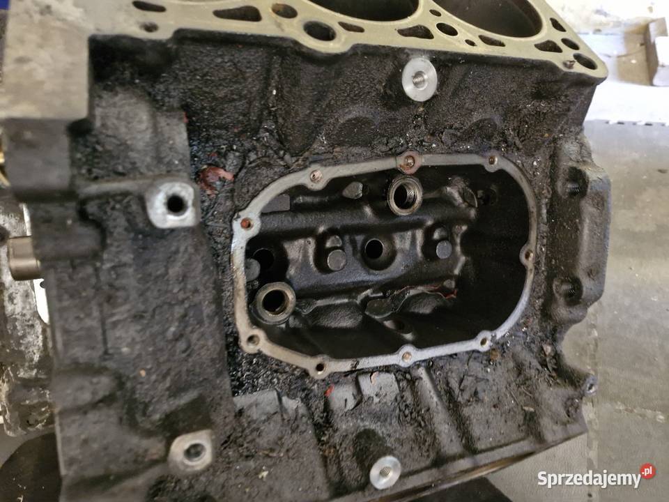 Blok silnika 28 V6 AAH Audi 80 100 A4 A6 A8 Motoryzacja Legnica sprzedam