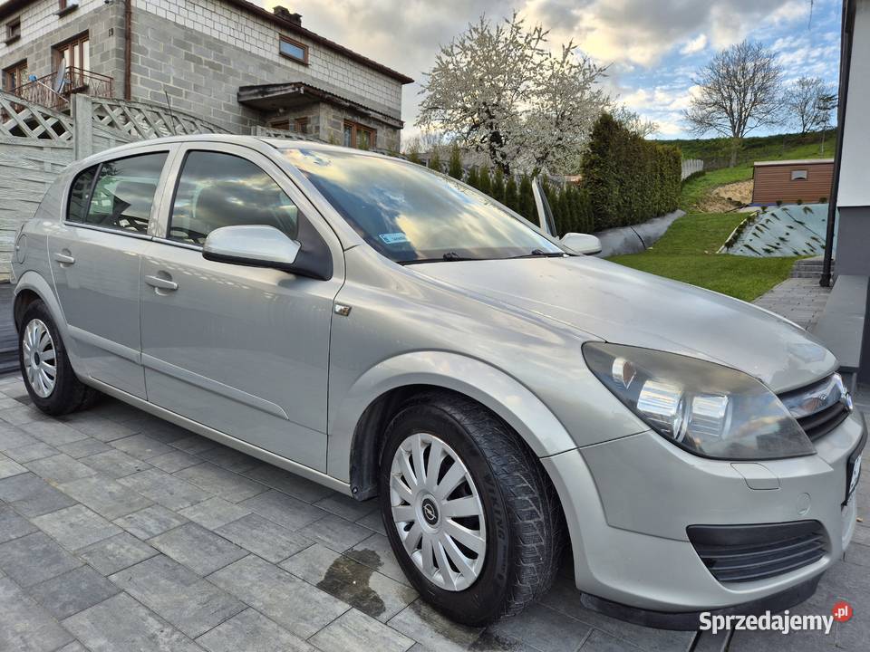 Opel Astra H 17CDTI 2006 r przebieg 271 światła przeciwmgielne Wierbka