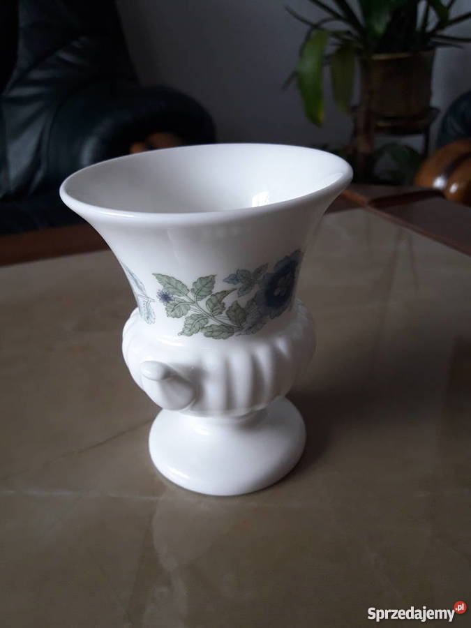 Wazonik amfora Wedgwood Porcelana i szkło lubelskie Janów Lubelski sprzedam