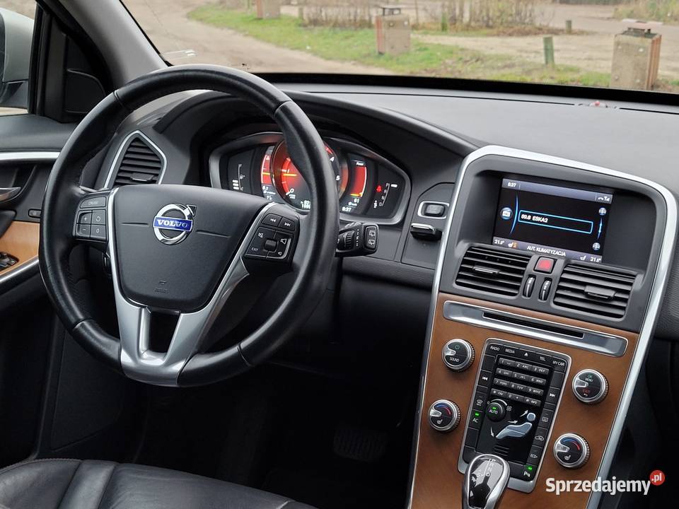 Volvo XC60 D4 Summum Salon Polska Serwis ASO tempomat Warszawa