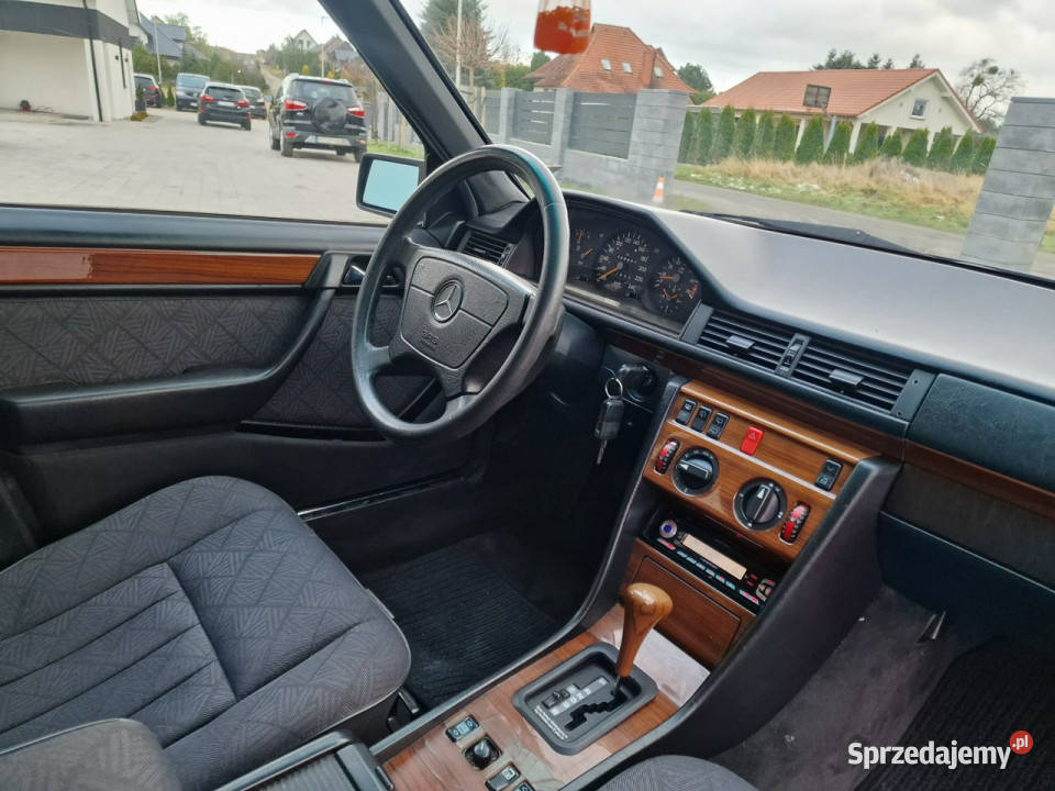 Mercedes E 220 BEZ KOROZJI automat bezwypadkowy Rok produkcji 1996 Czarnków