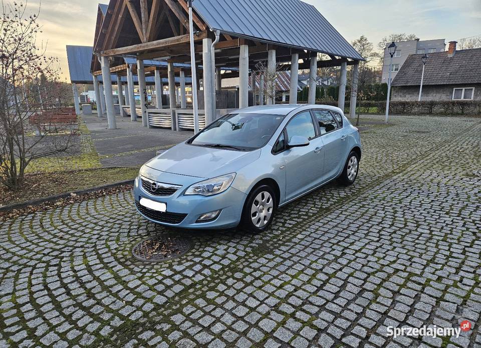 Astra J 2010r 14Benz 100 Klima Niski Przebieg Rok produkcji 2010 Ryglice