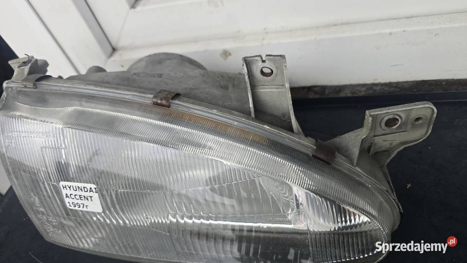 Hyunday Accent 1997 prawy przód Lampy przednie Sosnowiec
