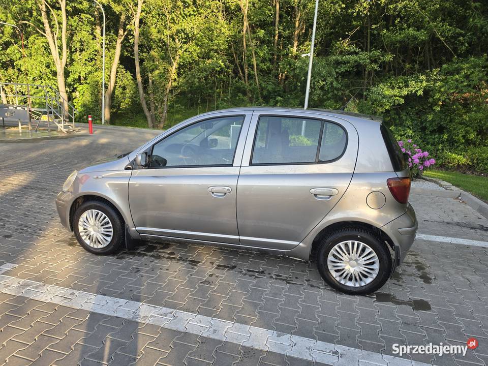 Toyota Yaris 10 benz 160 przebiegu Wałbrzych