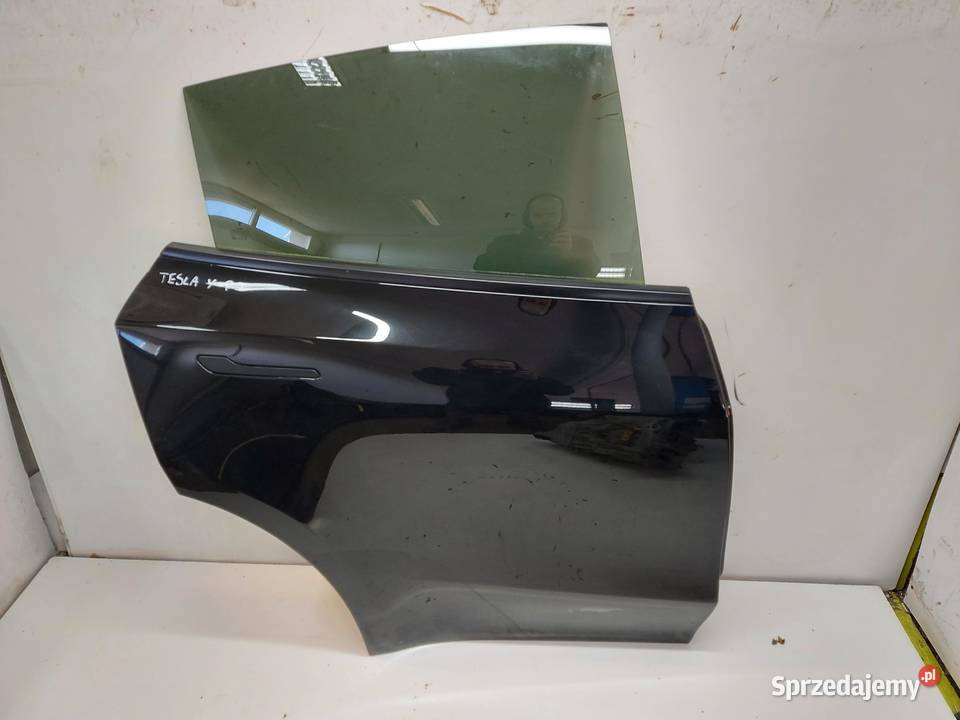 TESLA MODEL Y 2022r DRZWI PRAWY TYŁ czarny PBSB osobowe dolnośląskie