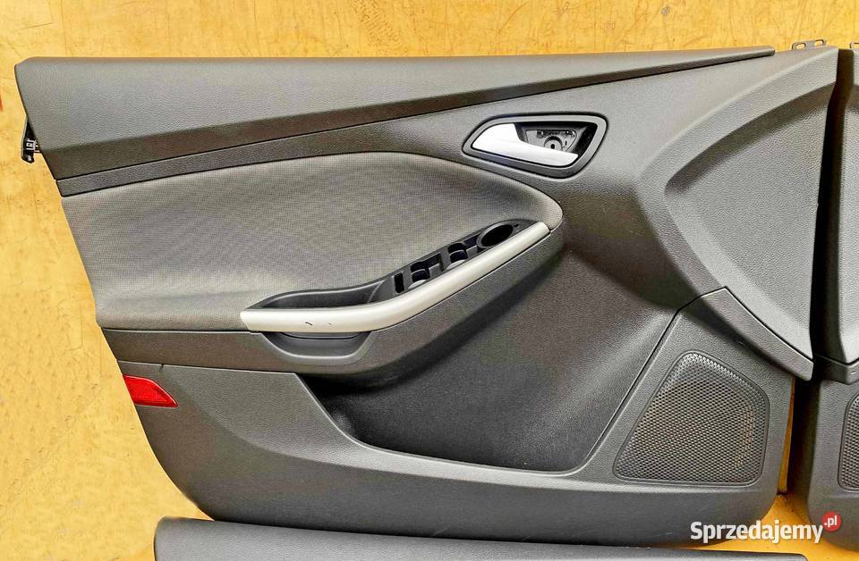 FORD FOCUS MK3 BOCZKI DRZWI TAPICERKI BM51A23942 Tapicerki samochodowe Radom sprzedam