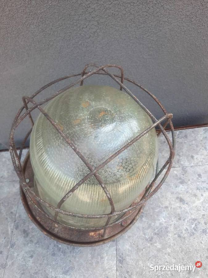 Stara duża lampa loft oborowa gospodarcza odcienie szarości Tczew