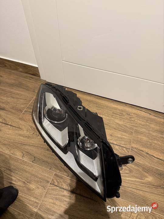 Lampa prawa Bixenon Passat b7 Valeo Witkowo Drugie