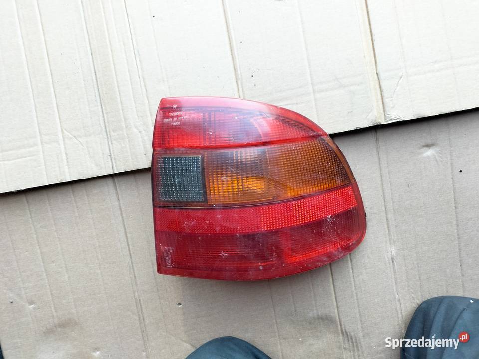 ASTRA F SEDAN WKŁAD LAMPY LAMPA TYŁ TYLNA PRAWA Kamień-Kolonia sprzedam