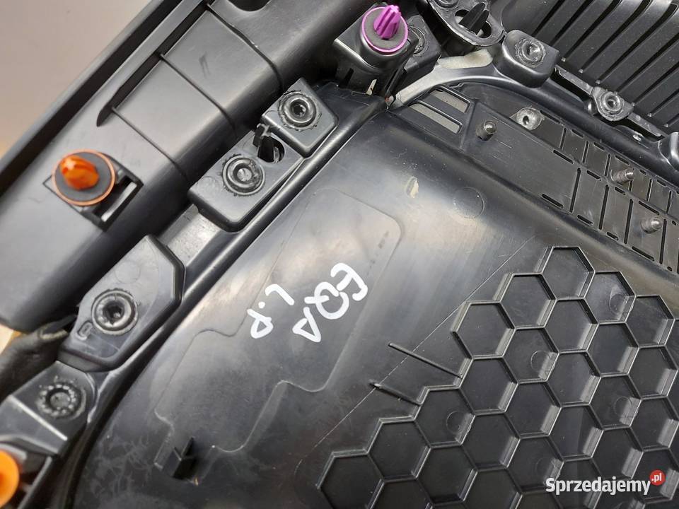 Mercedes EQA 250 W243 TAPICERKA BOCZEK DRZWI