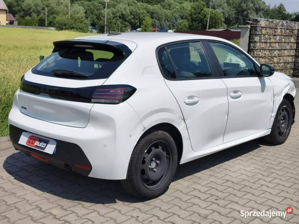 Peugeot 208 lifcie 12 benzyna 75 niski przebieg