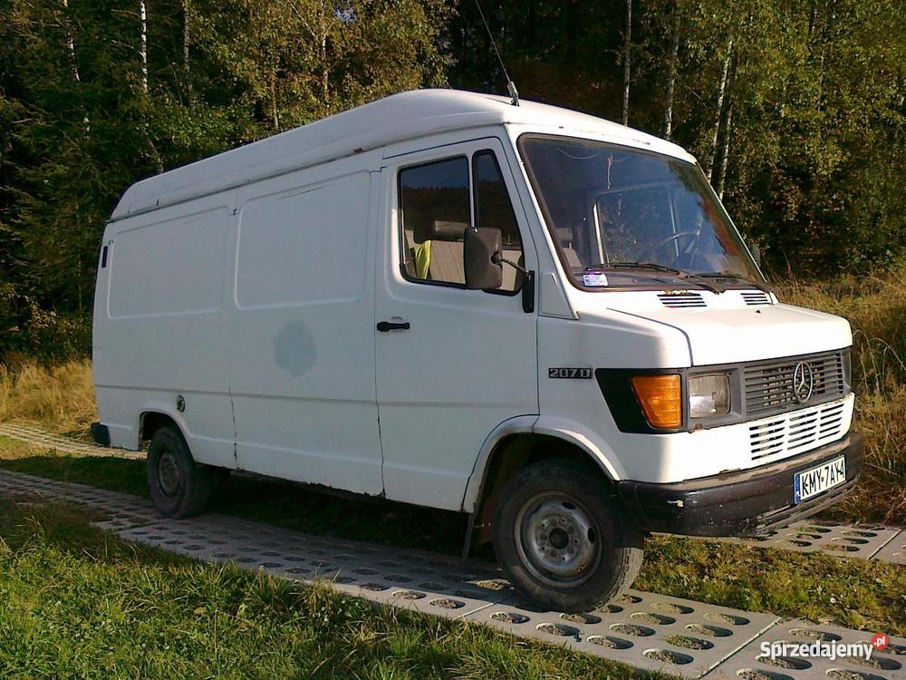 MERCEDESBENZ 207D z GLOBEM Bogdanówka