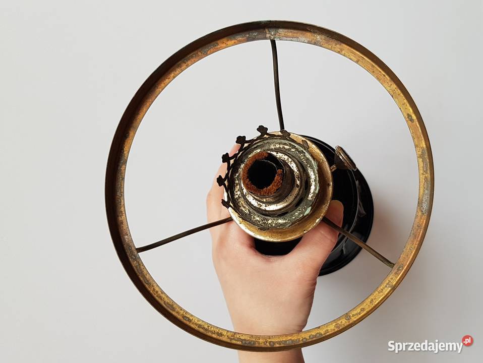 Stara duża lampa naftowa