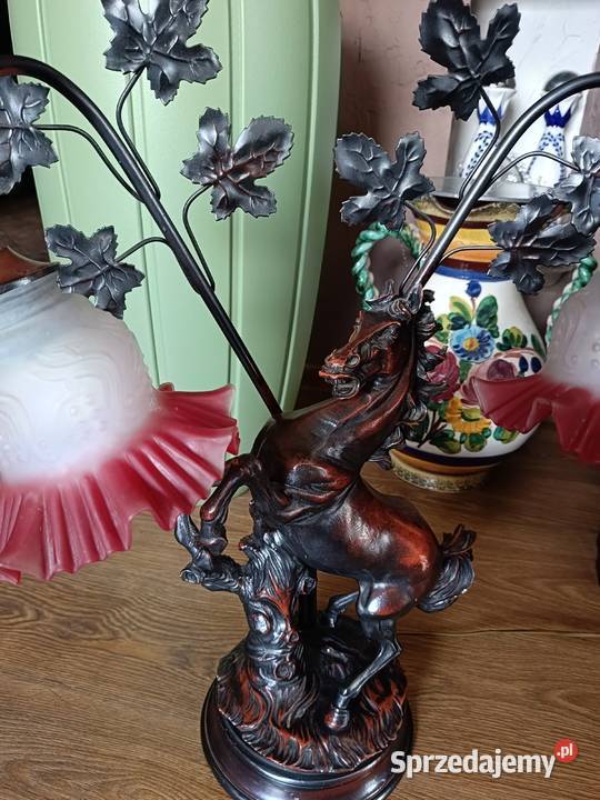 Lampa stołowa z figurą konia Lampy stołowe i nocne kujawsko-pomorskie Lipno sprzedam