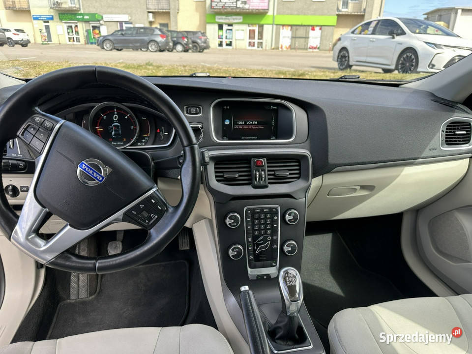 Volvo V40 Mocny silnik kamera nawigacja tempomat serwisowany w ASO