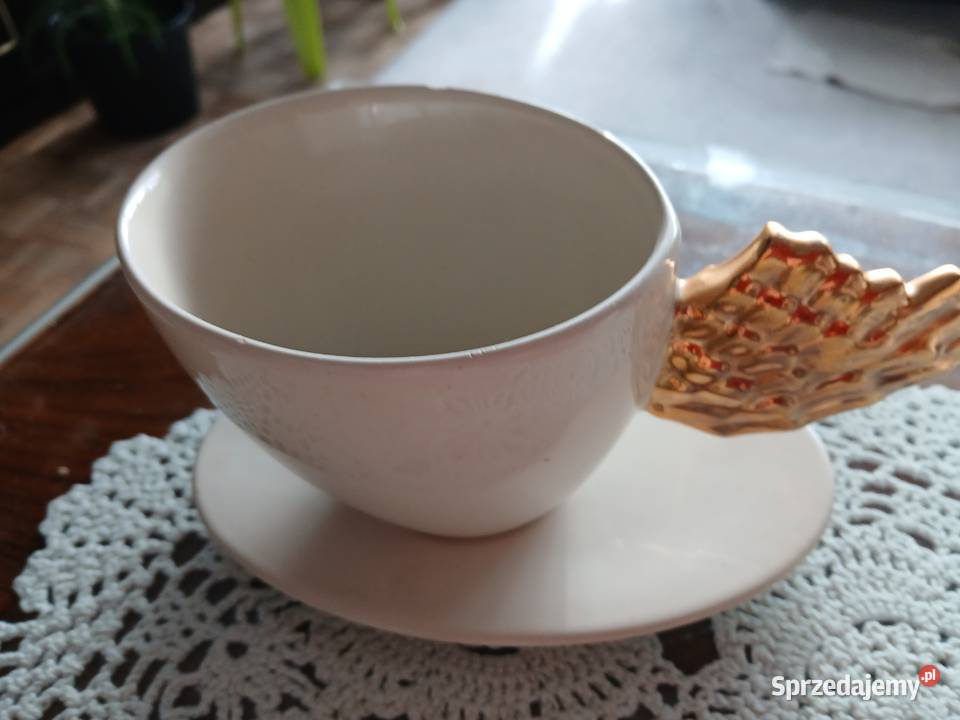 Porcelanowe kubki w serduszka i filiżanki mazowieckie