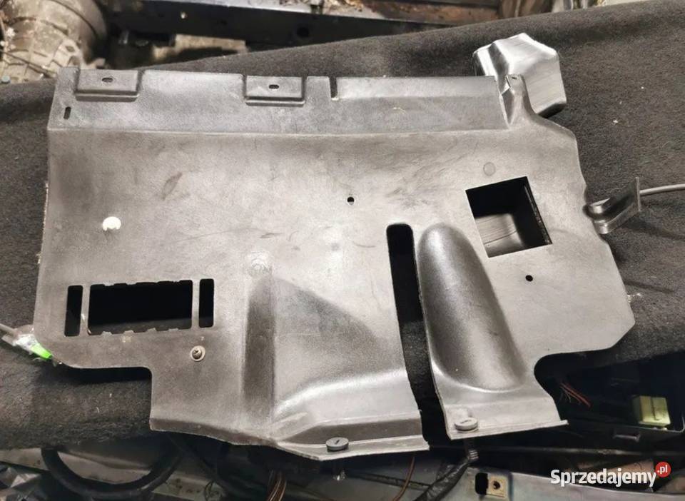 Plastik nogi kierowcy BMW E34 automat Żory sprzedam