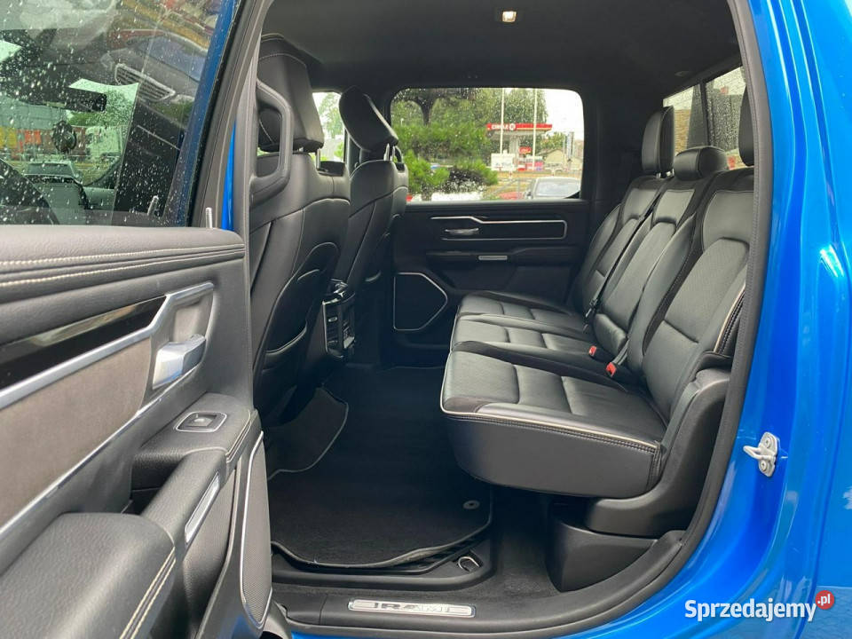 RAM 1500 LARAMIEled hak 4x4 tablet podgrz fotx4 tempomat