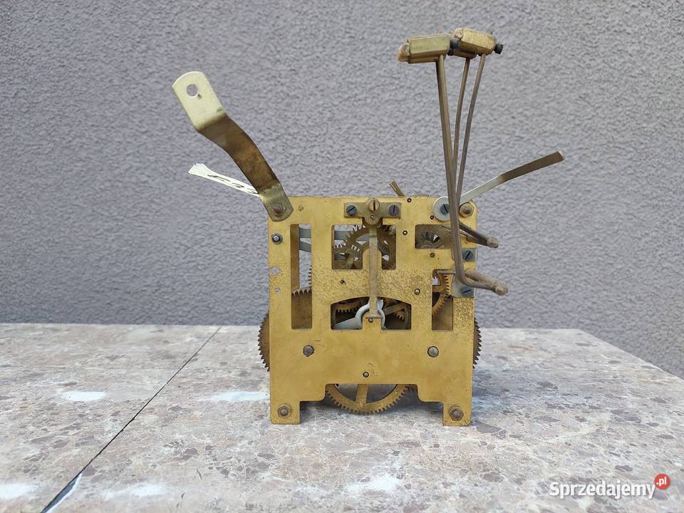 637 Mechanizm starego zegara ściennego cztery Tczew