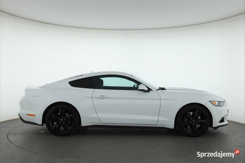Ford Mustang 23 EcoBoost asystent pasa ruchu