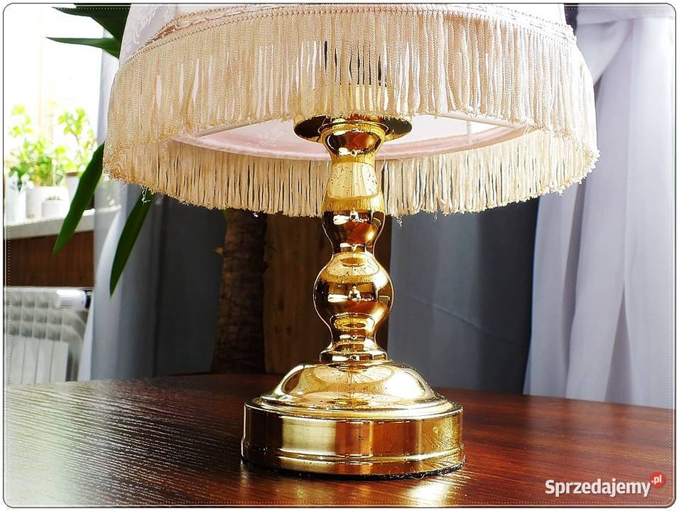 Lampka nocna idealna do sypialni w stylu retro Żary