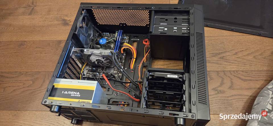 Komputer stacjonarny z monitorem i Win 10 Home Liczba rdzeni procesora 4